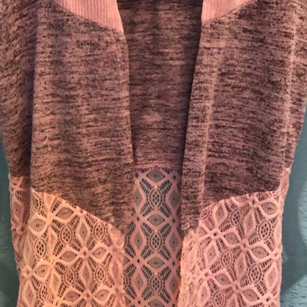 Belle de Jour girls size small pink vest, gorgeous - Picture 3 of 6